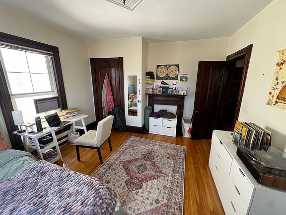 3rd image of 211 Holland St #3