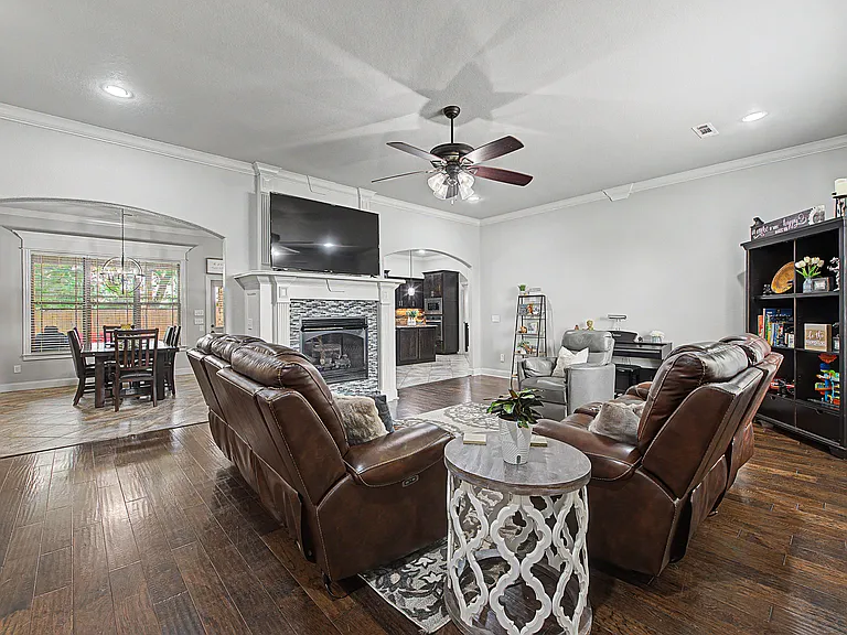 1202 Birkshire Cir — Photo 3