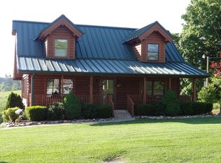 907 Zirkle Rd, Dandridge, TN 37725