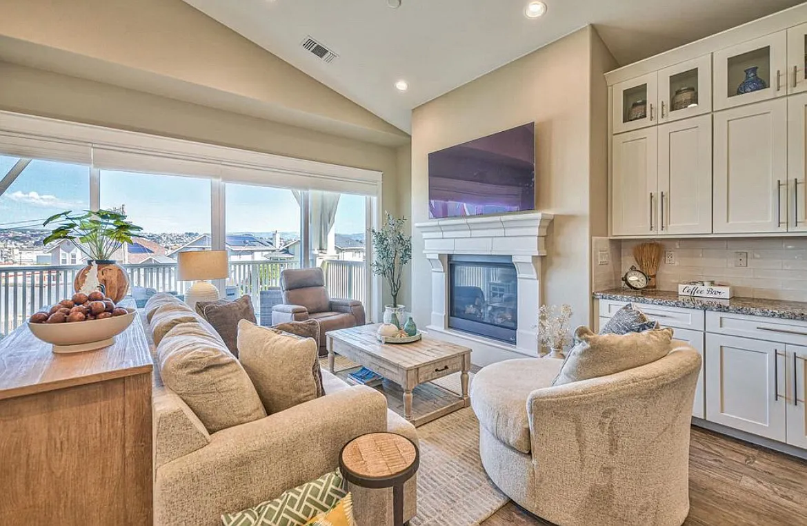 1865 Ocean View Ave — Photo 4
