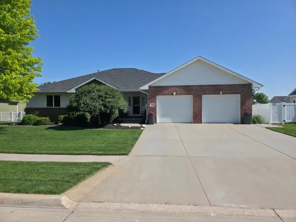 1708 E 46th Street Pl, Kearney, NE 68847