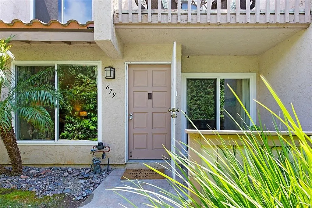 679 Ascot Dr — Photo 2