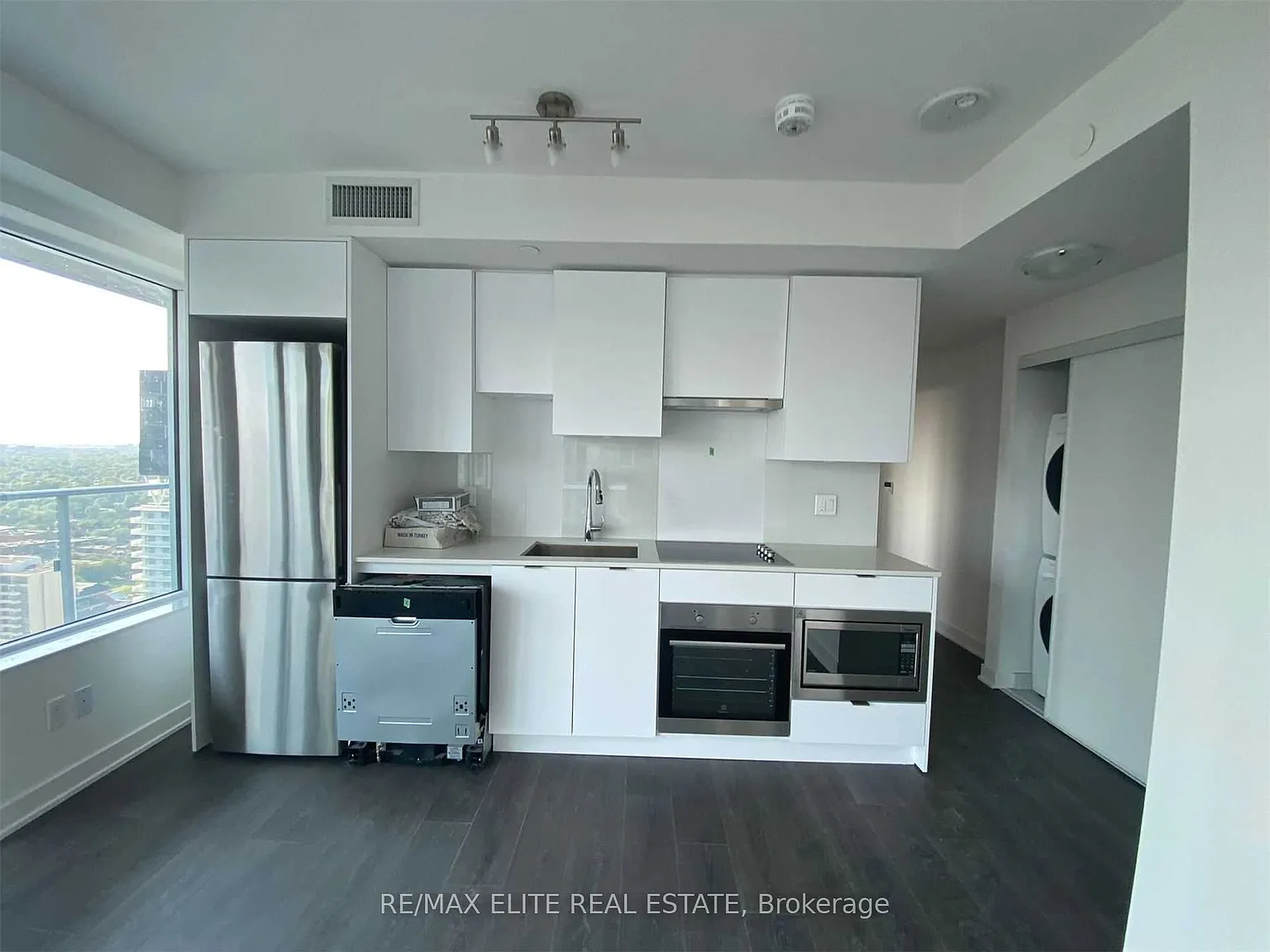 2 bed, $3,000 — Photo 1