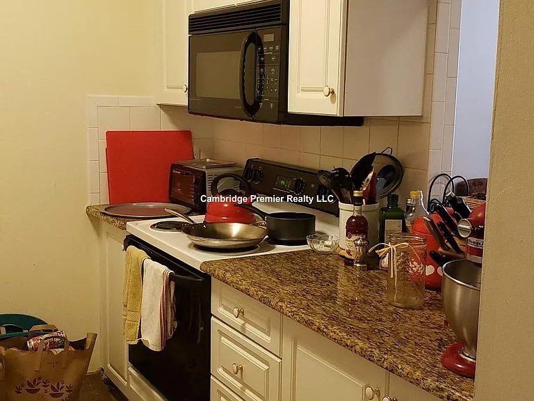 Highland Ave — Photo 8