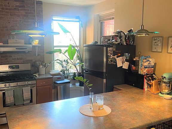 2nd image of 655 Maryland Ave #2