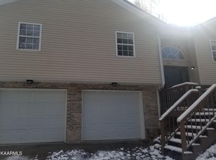 105 Cedar Cir, Jacksboro, TN 37757