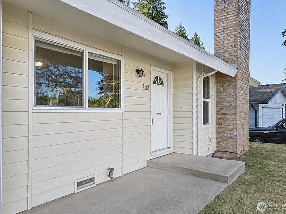 3rd image of 483 NE Conifer Drive