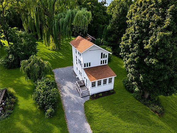 3rd image of 2788 Lower Lake Rd
