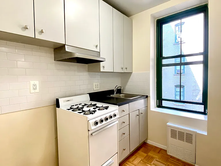 516 E 79th St #4F — Photo 3