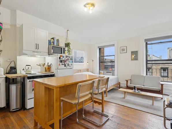 118 Montague Street image 1 of 4