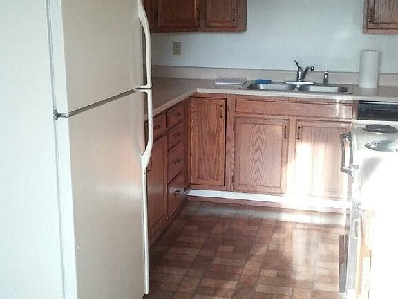 5th image of 443 N Washington St