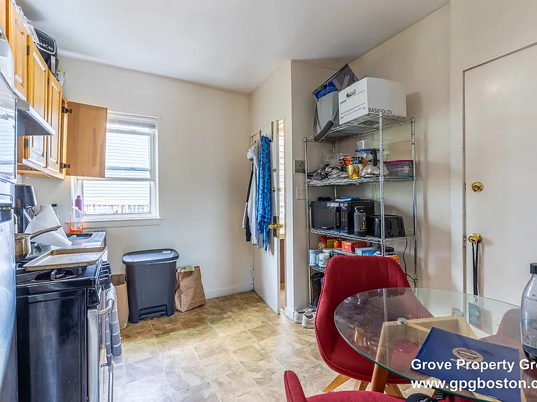 218 W 8th St #3 — Photo 6