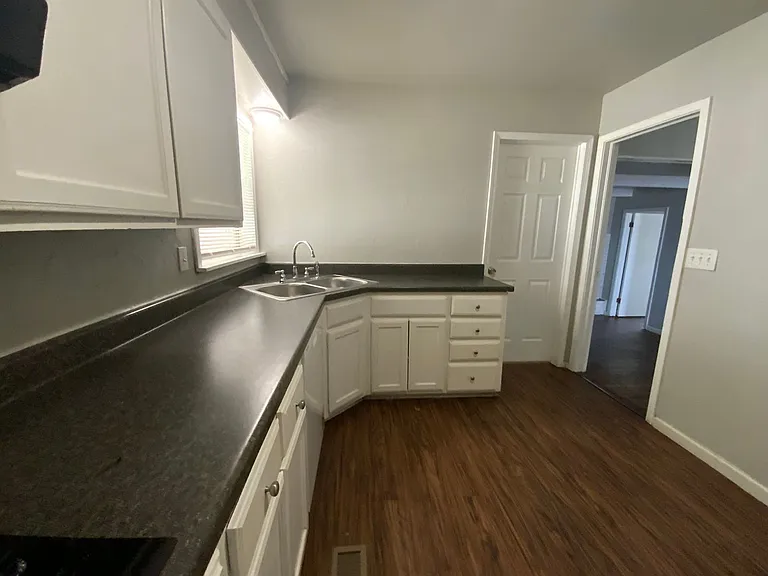 4206 N Donald Ave — Photo 8