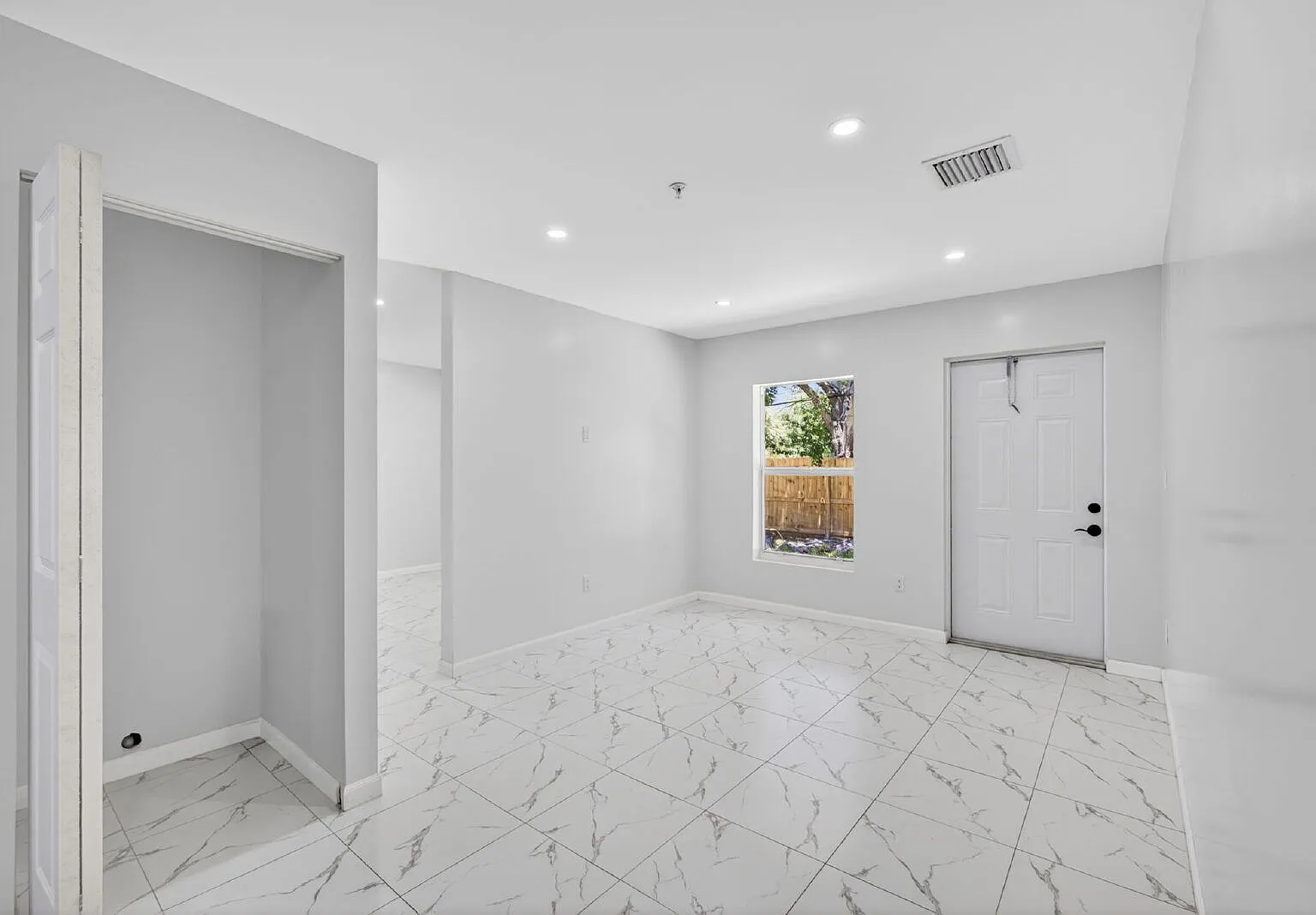 4 bed, 2.0 bath, 1650 sqft, $3,300 — Photo 3
