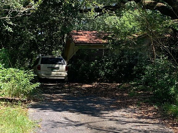 3rd image of 5709 Woodchase Cir W