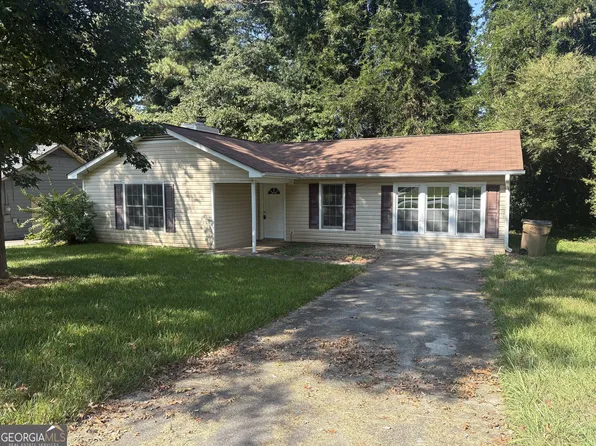 6103 Chaseland Dr, Rex, GA 30273