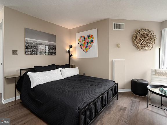 4th image of 2111 Wisconsin Ave NW APT 512