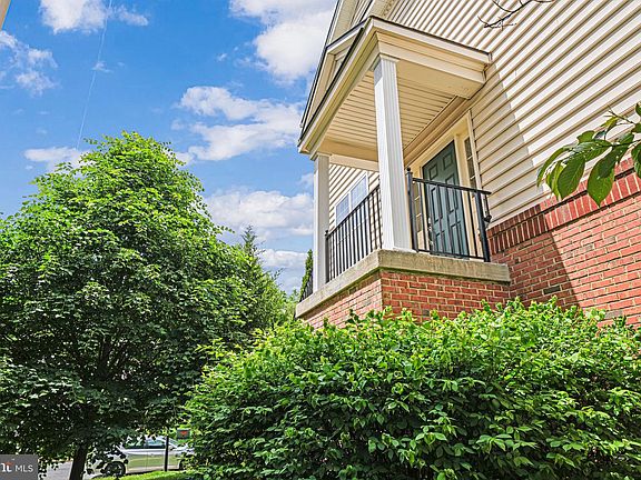 3rd image of 8217 Castanea Ln