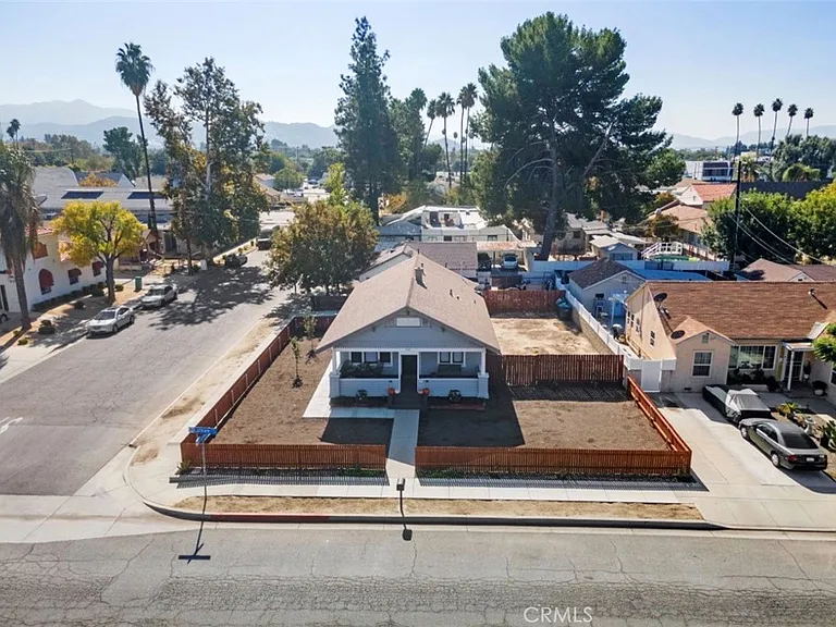 529 E Latham Ave — Photo 17