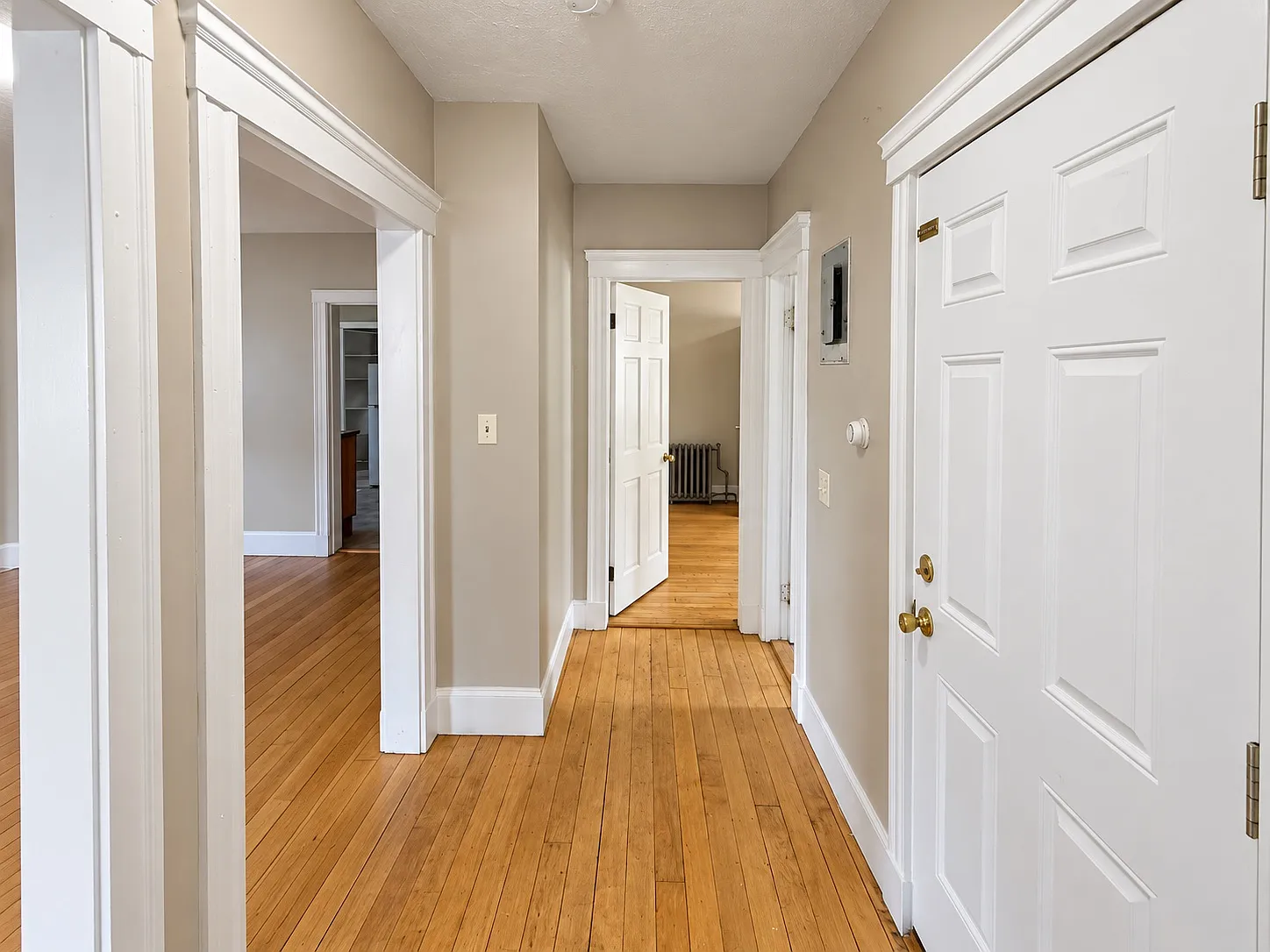 3 bed, 1200 sqft, $3,000 — Photo 3