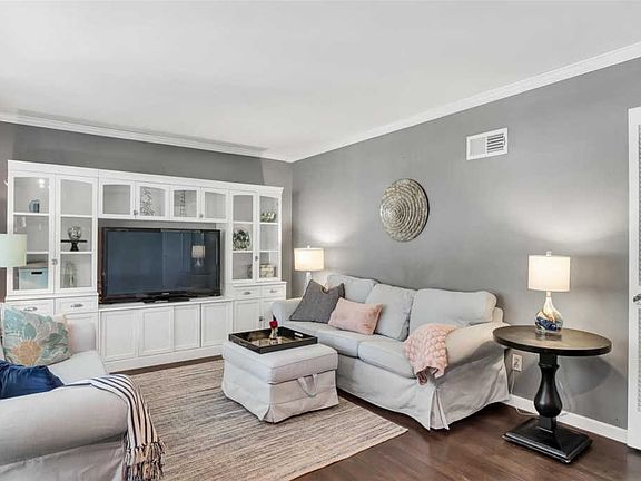 2nd image of 8006 Tremont Circle Dr