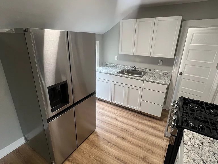 1411 Western Ave #2 — Photo 1