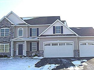 9251 N Pond Ct, Sylvania, OH 43560
