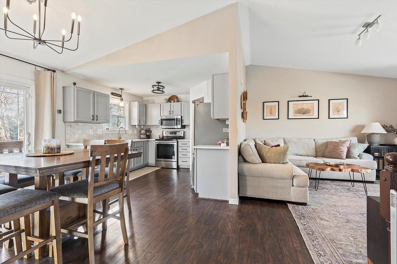 2622 Fox River PARKWAY, Waukesha, WI 53189 Zillow
