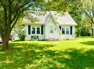 1620 N State Rd, Flora, IL 62839