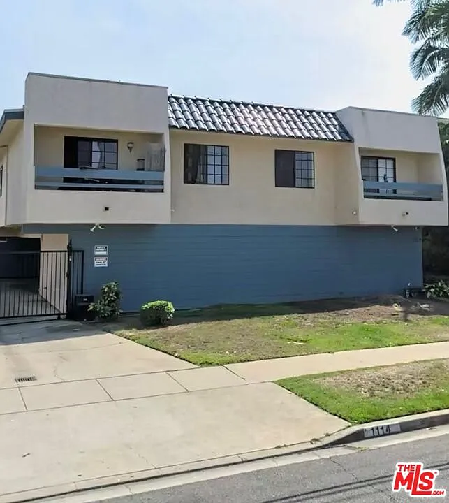 2 bed, 2.0 bath, 950 sqft, $2,450 — Photo 2