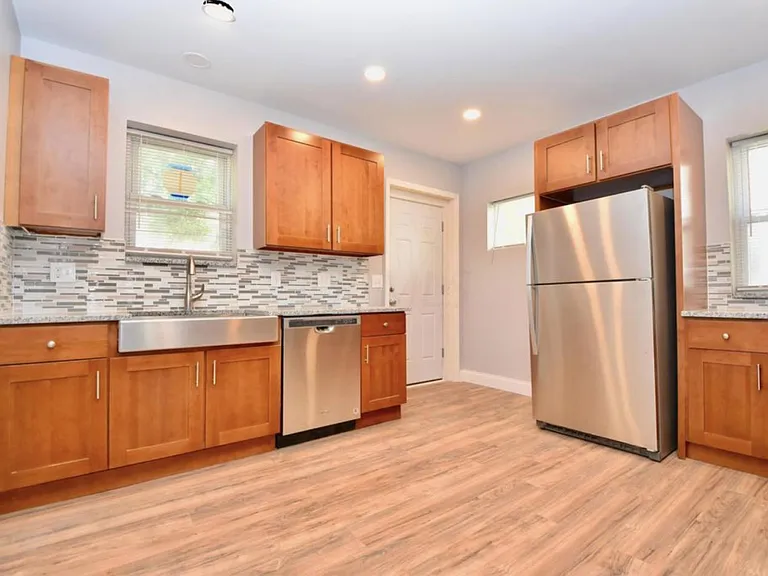 1167 Linwood Ave — Photo 6
