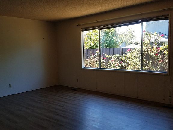 5th image of 2082 Palos Verdes Dr