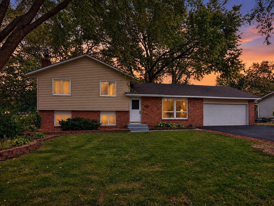 1st image of 10204 Valley Forge Ln N