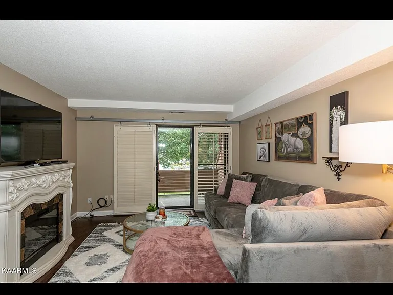 304 Olympia Dr #304 — Photo 9