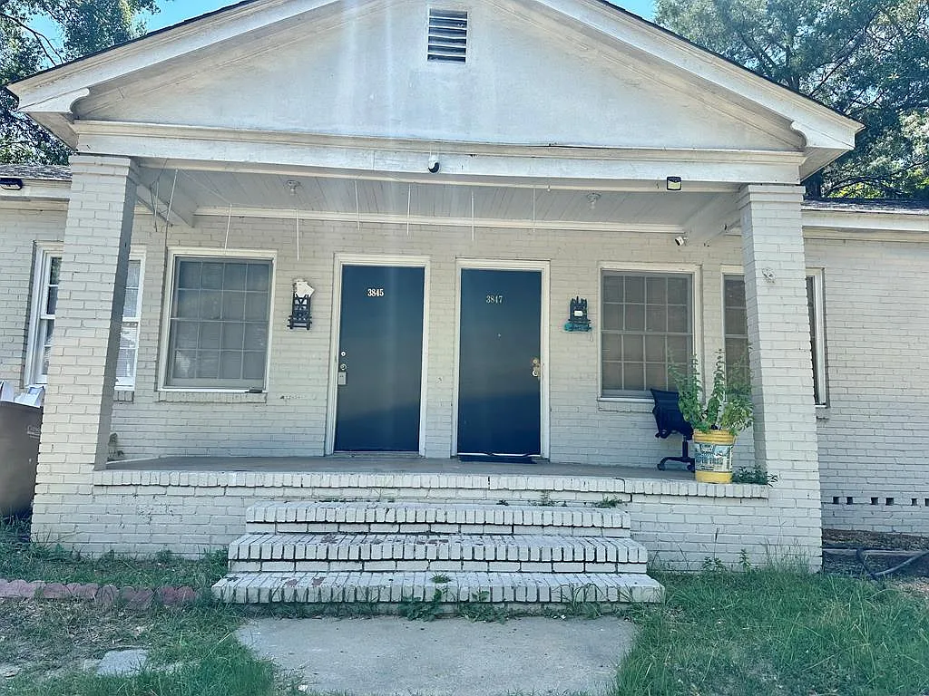 3845 17th Ave photo 1