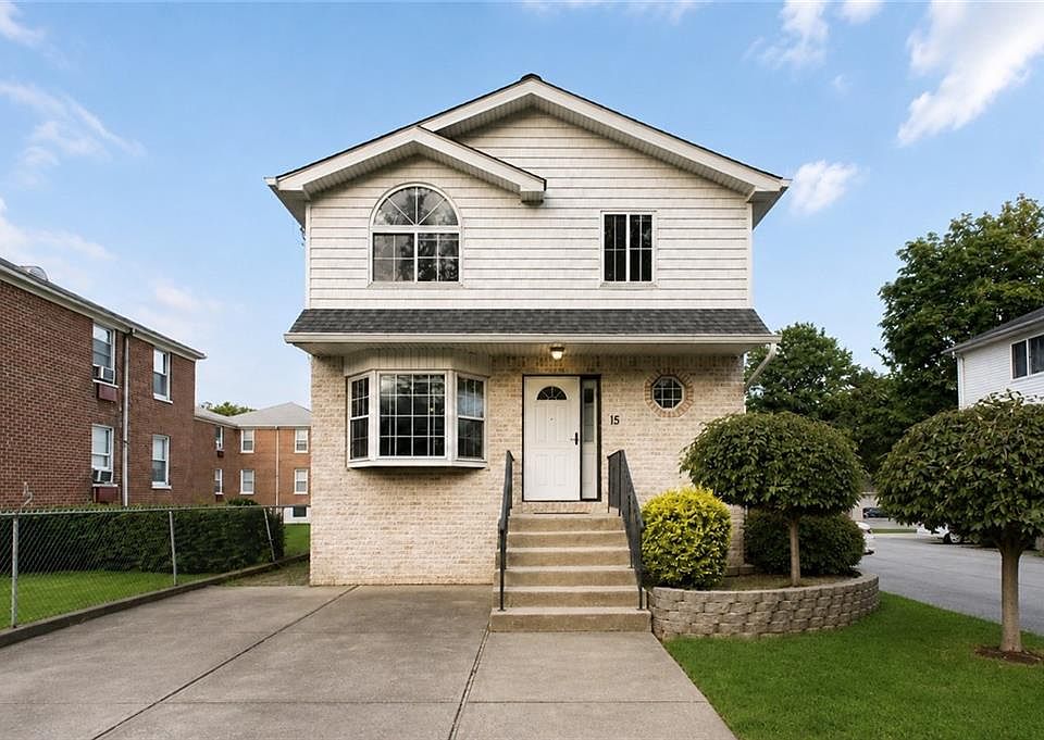 1st image of 15 Rachel Ct