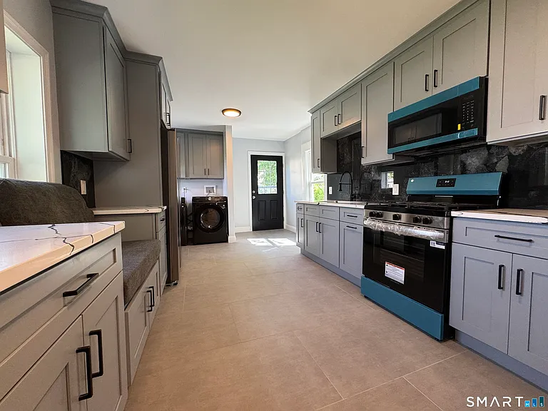 251 W Main St — Photo 8