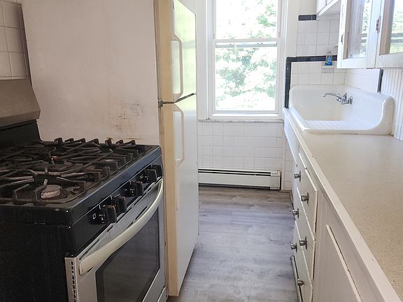 2nd image of 818 Charles St Floor 3