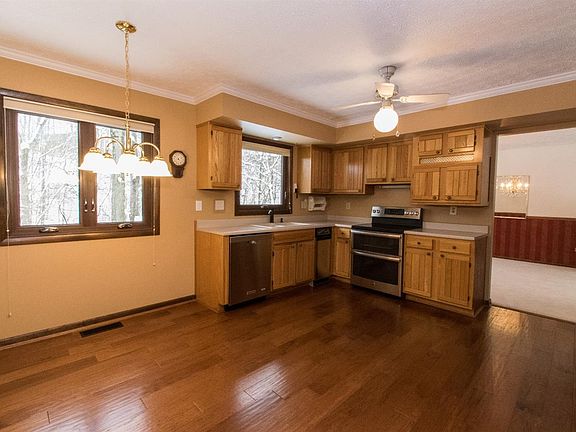 3rd image of 8016 Tuliptree Cir