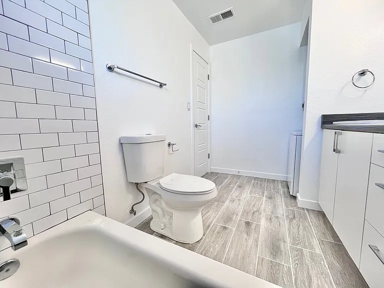 4140 N 10th St #5 — Photo 24