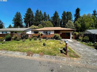 313 Spruce Dr, Brookings, OR 97415
