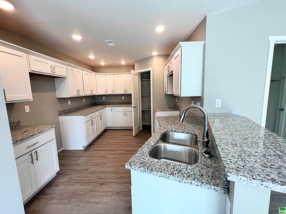 3rd image of 1821 W 6th St #1