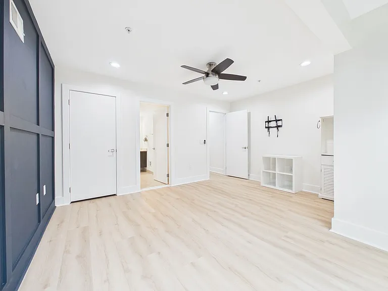 1129 N Hope St — Photo 30