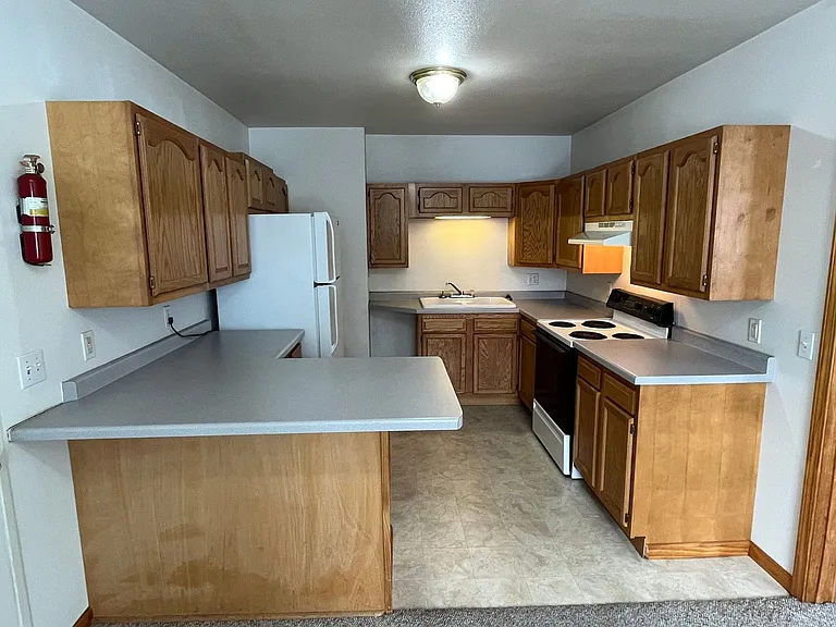 516 S Webb St — Photo 2