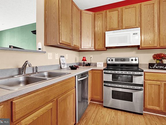 3rd image of 4924 Bristle Cone Cir