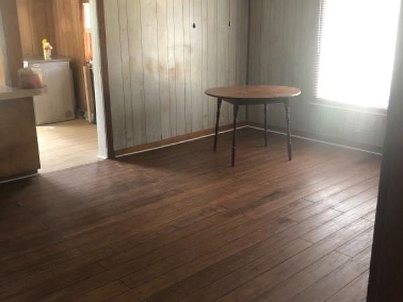 3rd image of 2110 Martha St