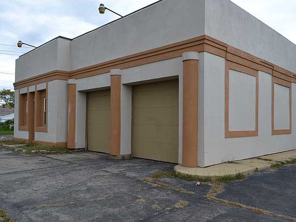 4th image of 2222 E New York Street