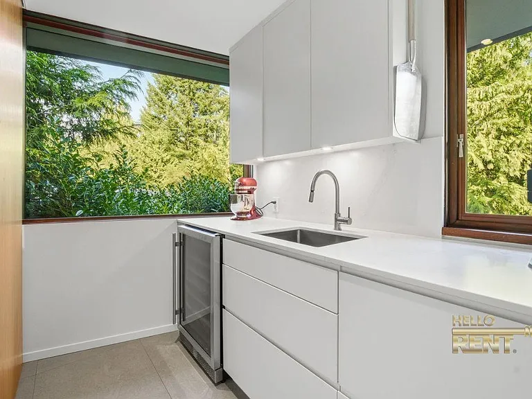 6510 Madrona Cres — Photo 17