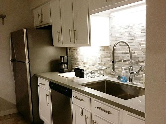 5th image of 370 N 4th St APT 1