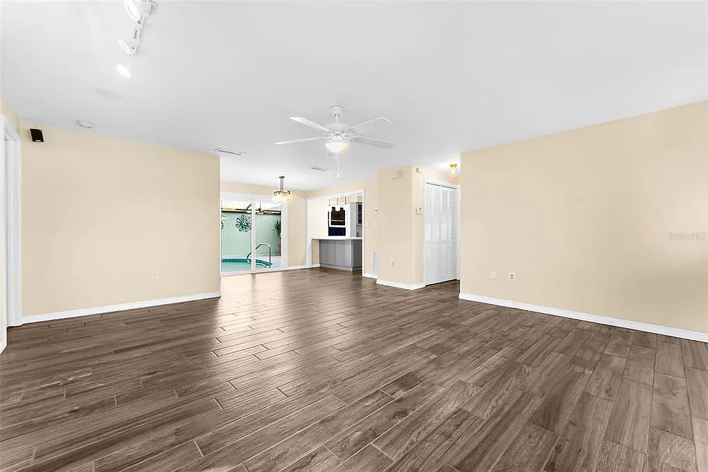 4 bed, 3.0 bath, 2529 sqft, $3,700 — Photo 4